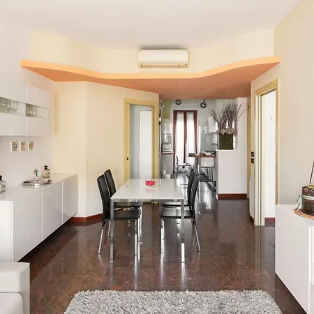Beautiful Apartment Next To Sempione And City Life - Viale Teodorico Milan Exterior photo