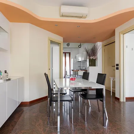 Beautiful Apartment Next To Sempione And City Life - Viale Teodorico Milan Exterior photo